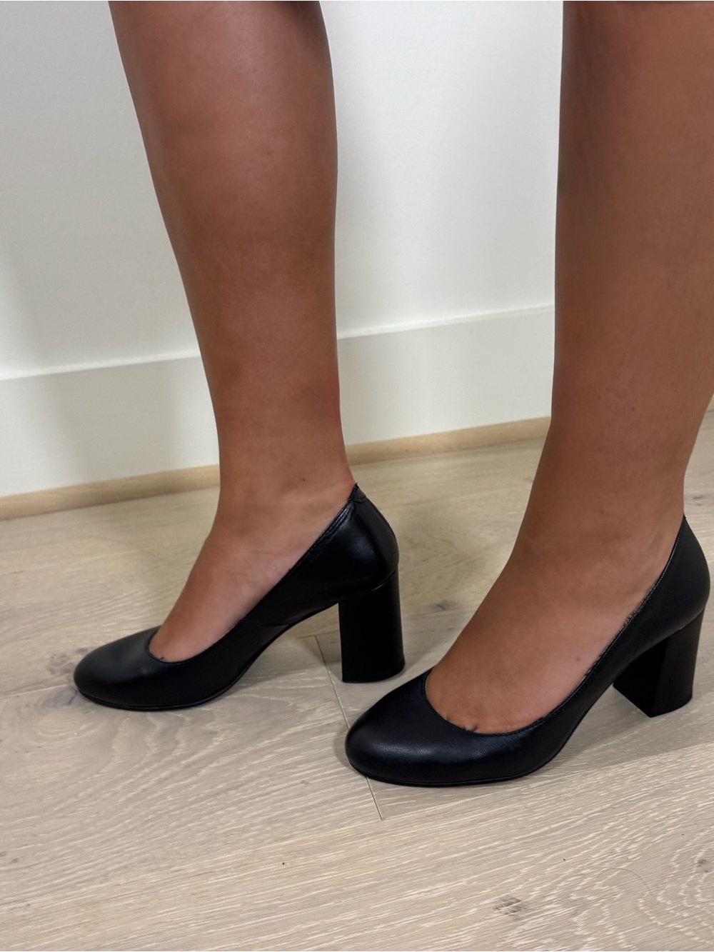 Vintage Black Round-Toe Block Heel Pumps